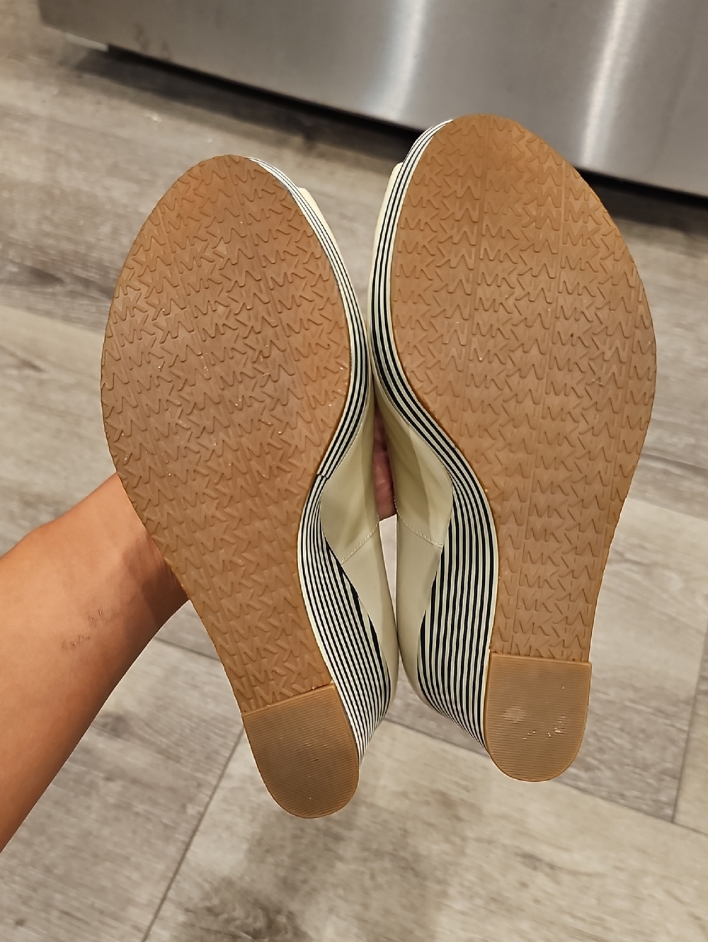 [Like NEW] MICHAEL KORS Navy & White Striped Platform Peep Toe Wedges SZ 6.5 - Picture 9 of 9